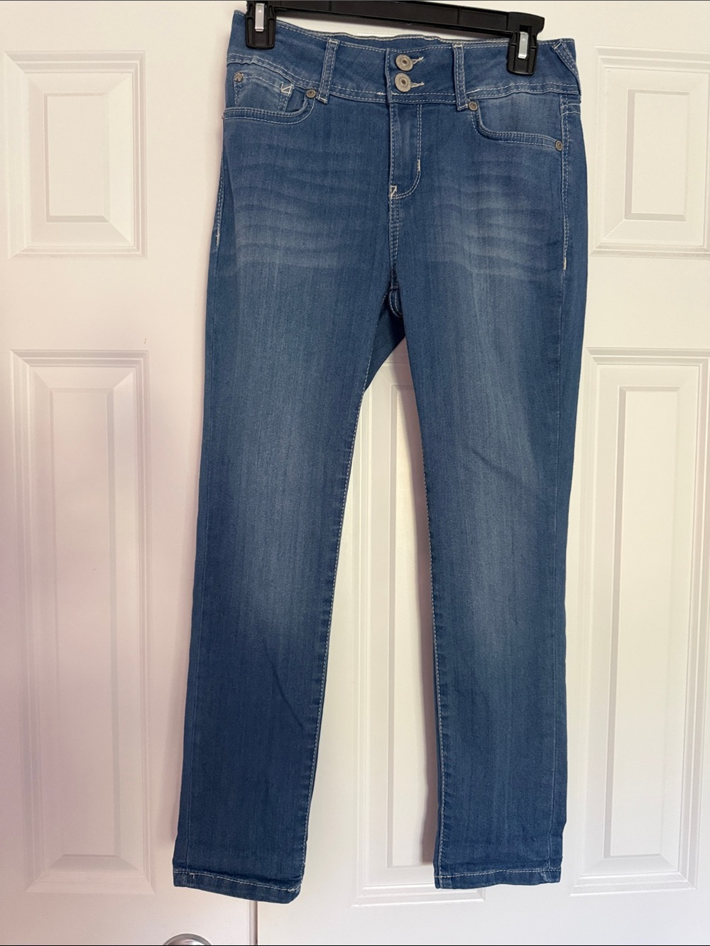 Wallflower Slim Straight Blue skinny Jeans - Classic Mid Wash Junior size 7